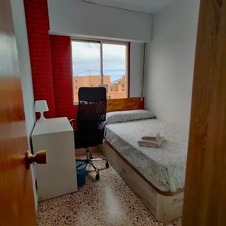 Piso Cerca Playa Con 2 Duchas Y 5 Aires Acondicionados Almería